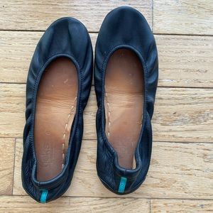 Size 8 black Tieks